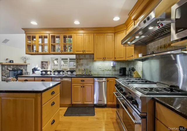 Photo 4 of Single family home for sale at 3494 Overlook Ave, Yorktown, NY 10598 | MLS# 1053621 | Listing updated on 2026-10-01