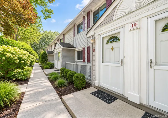 Photo 1 of Condo for sale at 10 Smithtown Blvd #3B, Smithtown, NY 11787 | MLS# 1053623 | Listing updated on 2026-09-25