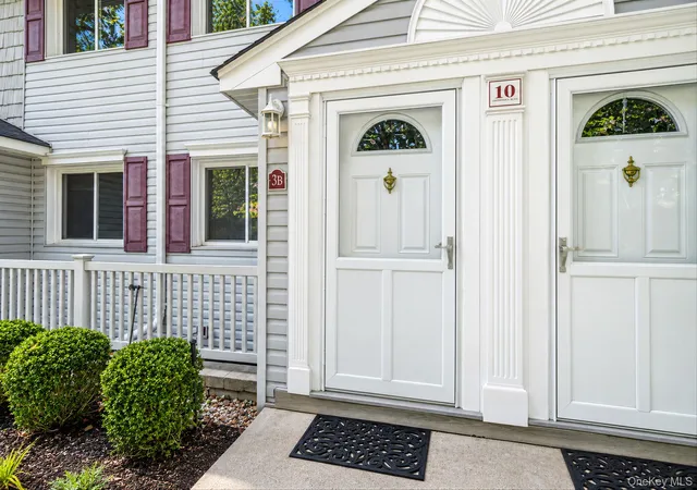 Photo 2 of Condo for sale at 10 Smithtown Blvd #3B, Smithtown, NY 11787 | MLS# 1053623 | Listing updated on 2026-09-25
