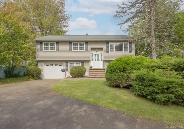 Photo 2 of Single family home for sale at 87 Filors Ln, Stony Point, NY 10980 | MLS# 1053641 | Listing updated on 2026-10-07