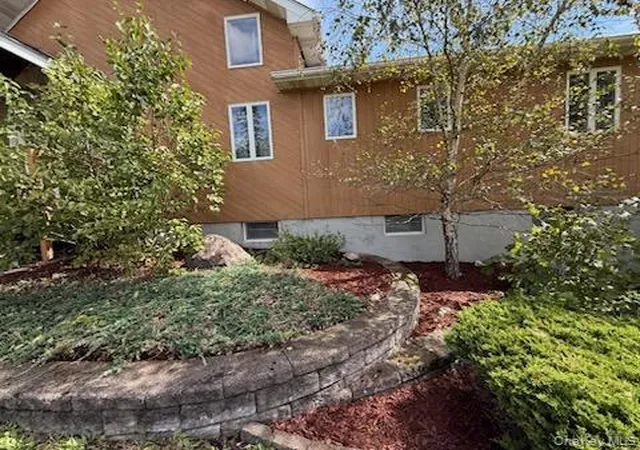 Photo 3 of Single family home for sale at 2 Stanton Dr, Newburgh (town), NY 12550 | MLS# 1053649 | Listing updated on 2026-10-06