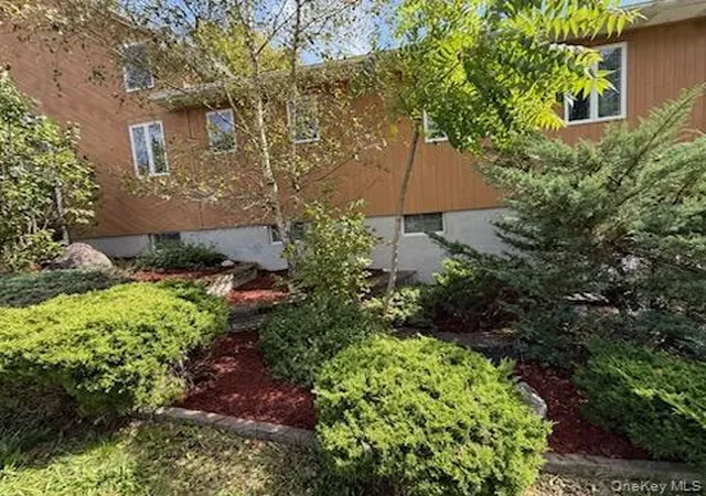Photo 4 of Single family home for sale at 2 Stanton Dr, Newburgh (town), NY 12550 | MLS# 1053649 | Listing updated on 2026-10-06
