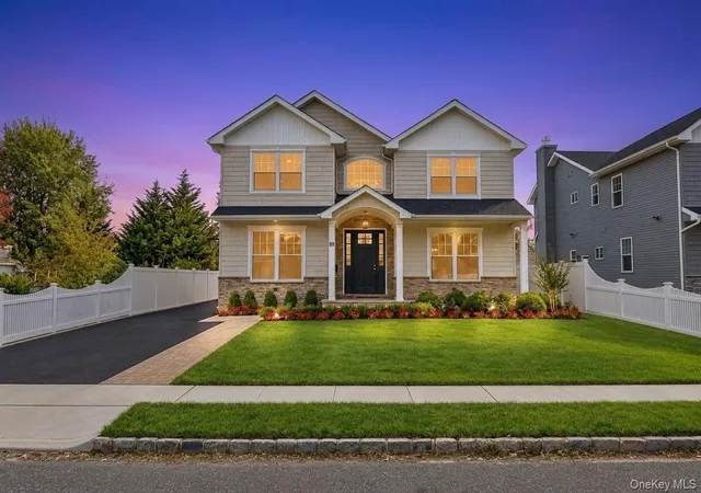 Single family home for sale at 89 West Ave, Oyster Bay, NY 11801 | MLS# 1053671