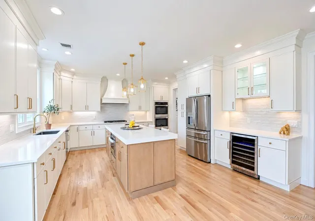 Photo 3 of Single family home for sale at 89 West Ave, Oyster Bay, NY 11801 | MLS# 1053671 | Listing updated on 2026-10-07
