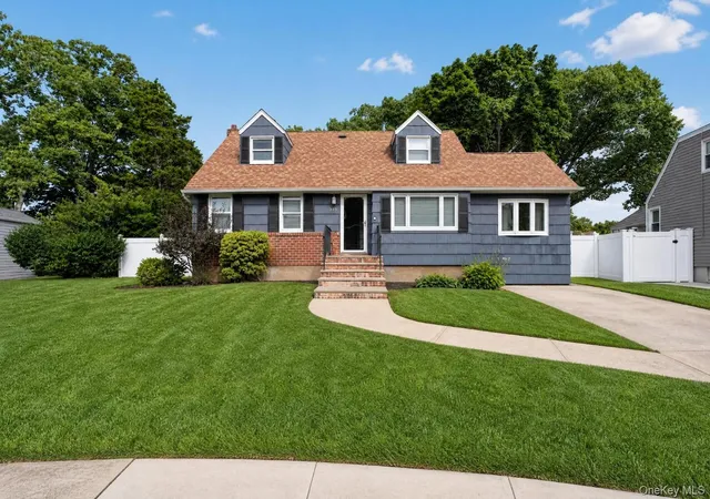 Photo 1 of Single family home for sale at 315 Harmony Dr, Oyster Bay, NY 11762 | MLS# 1053672 | Listing updated on 2026-10-08