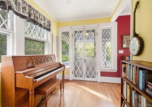 Photo 2 of Single family home for sale at 504 W Broadway, Brookhaven, NY 11777 | MLS# 1053673 | Listing updated on 2026-10-04