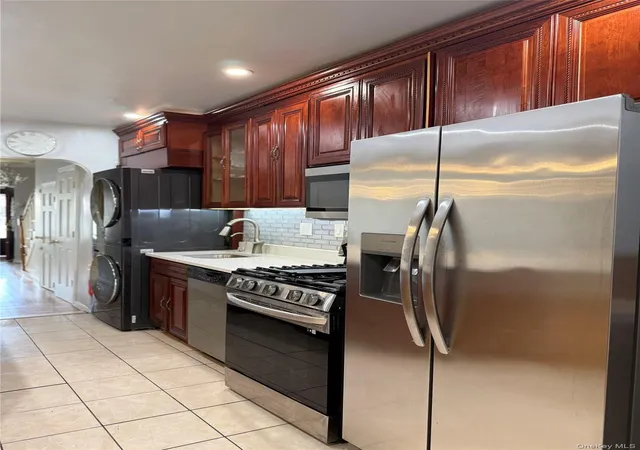 Photo 3 of Single family home for sale at 2944 Lurting Ave, New York, NY 10469 | MLS# 1053678 | Listing updated on 2026-09-30