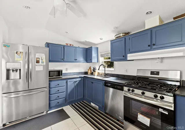 Photo 2 of Manufactured home for sale at 105 Oakview Hwy #180, East Hampton, NY 11937 | MLS# 1053680 | Listing updated on 2026-09-25