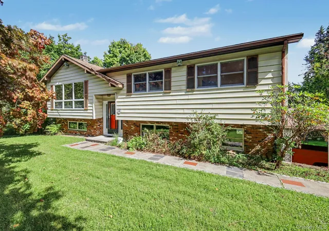 Photo 2 of Single family home for sale at 214 Starr Ridge Rd, Southeast, NY 10509 | MLS# 1053683 | Listing updated on 2026-10-06