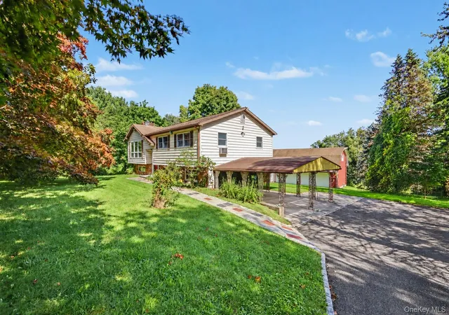Photo 3 of Single family home for sale at 214 Starr Ridge Rd, Southeast, NY 10509 | MLS# 1053683 | Listing updated on 2026-10-06