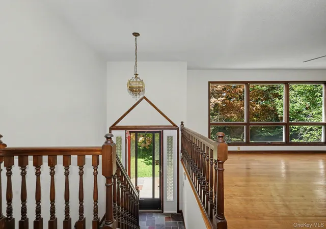 Photo 4 of Single family home for sale at 214 Starr Ridge Rd, Southeast, NY 10509 | MLS# 1053683 | Listing updated on 2026-10-06