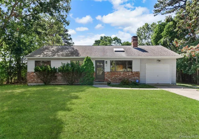 Photo 1 of Single family home for sale at 82 Argonne Rd E, Southampton, NY 11946 | MLS# 1053691 | Listing updated on 2026-10-03