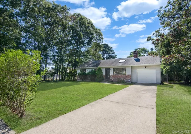 Photo 2 of Single family home for sale at 82 Argonne Rd E, Southampton, NY 11946 | MLS# 1053691 | Listing updated on 2026-10-03