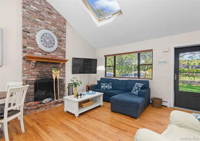 Photo 3 of Single family home for sale at 82 Argonne Rd E, Southampton, NY 11946 | MLS# 1053691 | Listing updated on 2026-10-03