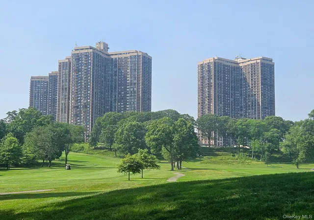 Condo for sale at 27110 Grand Central Pkwy #30C, New York, NY 11005 | MLS# 1053692