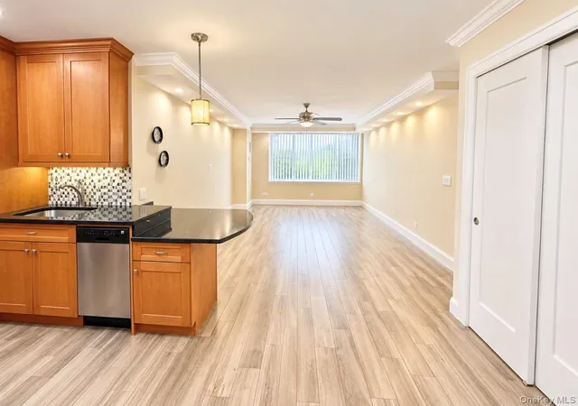 Photo 4 of House for sale at 27110 Grand Central Pkwy #30C, New York, NY 11005 | MLS# 1053692 | Listing updated on 2026-09-28