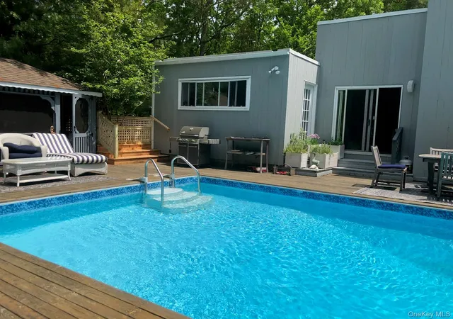 Photo 1 of Single family home for sale at 10 Glenmore Rd, Southampton, NY 11946 | MLS# 1053693 | Listing updated on 2026-10-06