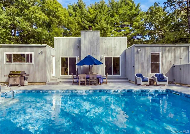 Photo 1 of Single family home for sale at 10 Glenmore Rd, Southampton, NY 11946 | MLS# 1053693 | Listing updated on 2026-10-09