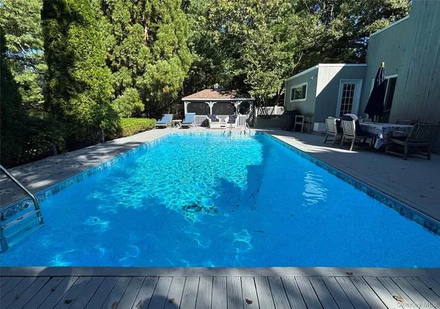 Photo 2 of Single family home for sale at 10 Glenmore Rd, Southampton, NY 11946 | MLS# 1053693 | Listing updated on 2026-10-06
