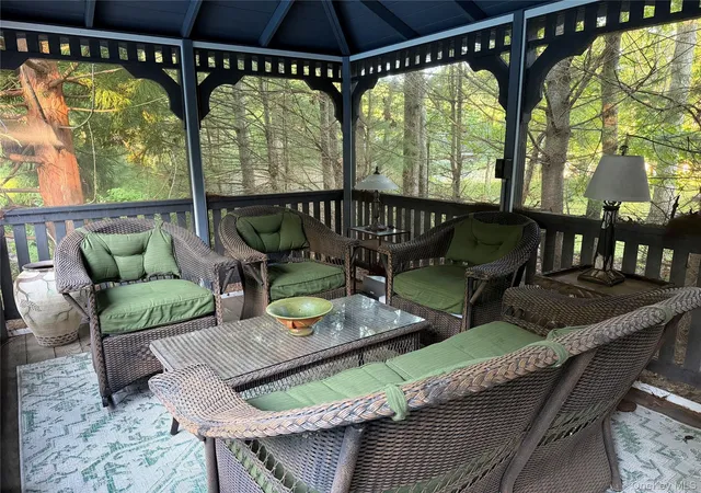 Photo 4 of Single family home for sale at 10 Glenmore Rd, Southampton, NY 11946 | MLS# 1053693 | Listing updated on 2026-10-06