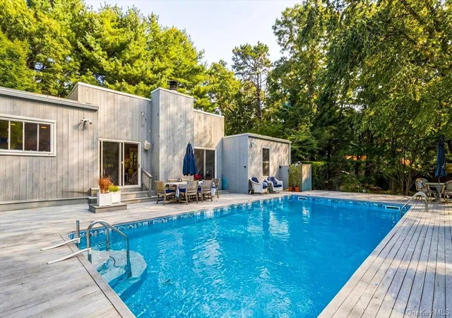 Photo 2 of Single family home for sale at 10 Glenmore Rd, Southampton, NY 11946 | MLS# 1053693 | Listing updated on 2026-10-09