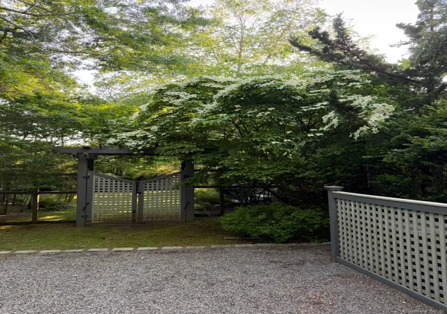 Photo 27 of Single family home for sale at 10 Glenmore Rd, Southampton, NY 11946 | MLS# 1053693 | Listing updated on 2026-10-06