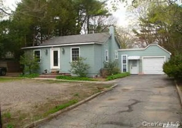 Photo 1 of Single family home for sale at 822 Deer Park Rd, Huntington, NY 11746 | MLS# 1053712 | Listing updated on 2026-09-25