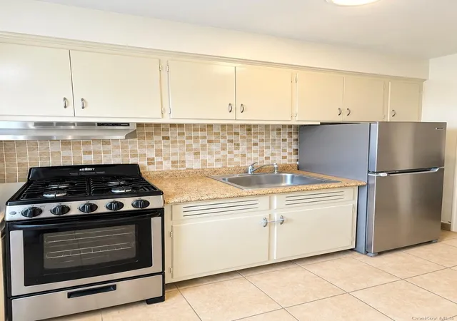 Photo 3 of House for sale at 275 Maple #E3, Hempstead, NY 11570 | MLS# 1053715 | Listing updated on 2026-09-29