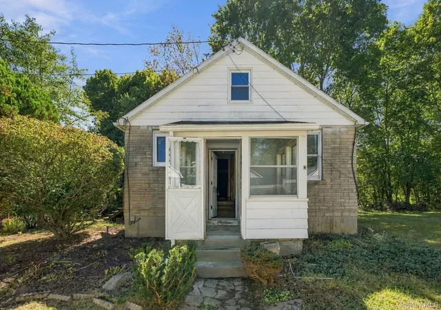 Photo 3 of Single family home for sale at 107 Rock Cut Rd, Newburgh (town), NY 12550 | MLS# 1053720 | Listing updated on 2026-09-23
