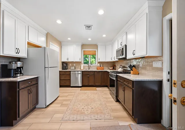 Photo 3 of Single family home for sale at 14 Young St, Cortlandt, NY 10567 | MLS# 1053721 | Listing updated on 2026-10-06