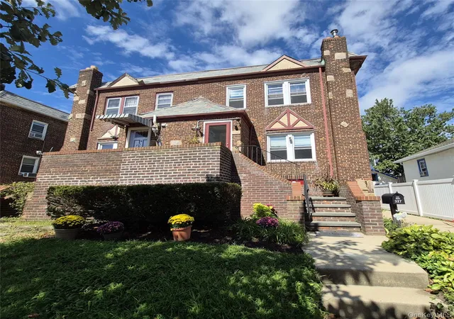 Photo 1 of Single family home for sale at 327 E Pine St, Long Beach, NY 11561 | MLS# 1053722 | Listing updated on 2026-09-23