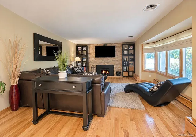 Photo 3 of Single family home for sale at 14 Seabrook Ln, Brookhaven, NY 11790 | MLS# 1053730 | Listing updated on 2026-09-26