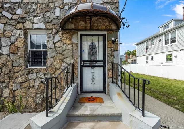 Photo 3 of House for sale at 4511 Monticello Ave, New York, NY 10466 | MLS# 1053755 | Listing updated on 2026-09-28