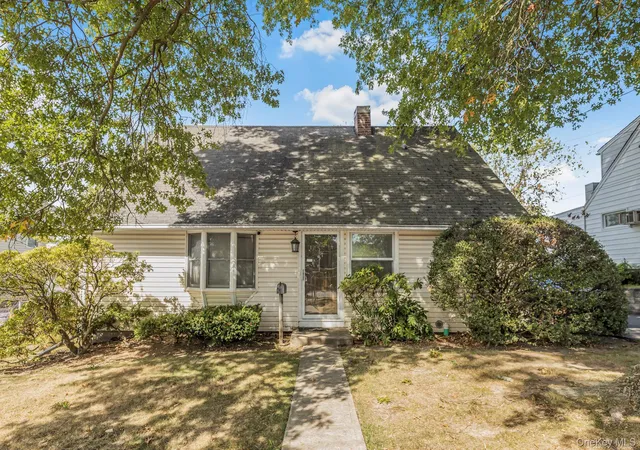 Photo 3 of Single family home for sale at 117 Mountaindale Rd, Yonkers, NY 10710 | MLS# 1053757 | Listing updated on 2026-10-07