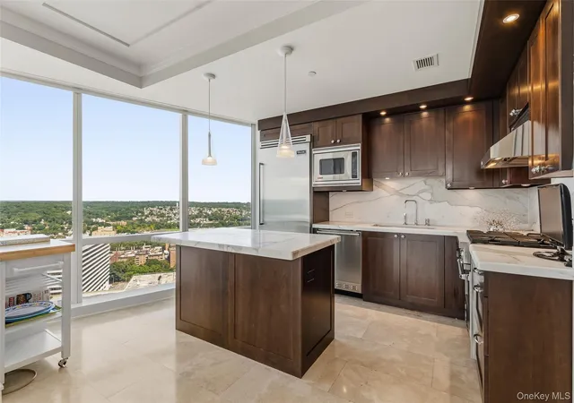 Photo 3 of Condo for sale at 1 Renaissance Sq #V6G, White Plains, NY 10601 | MLS# 1053760 | Listing updated on 2026-09-23