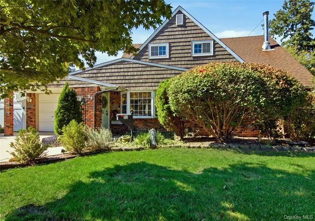 Photo 2 of Single family home for sale at 33 Stonecutter Rd, Hempstead, NY 11756 | MLS# 1053792 | Listing updated on 2026-10-08
