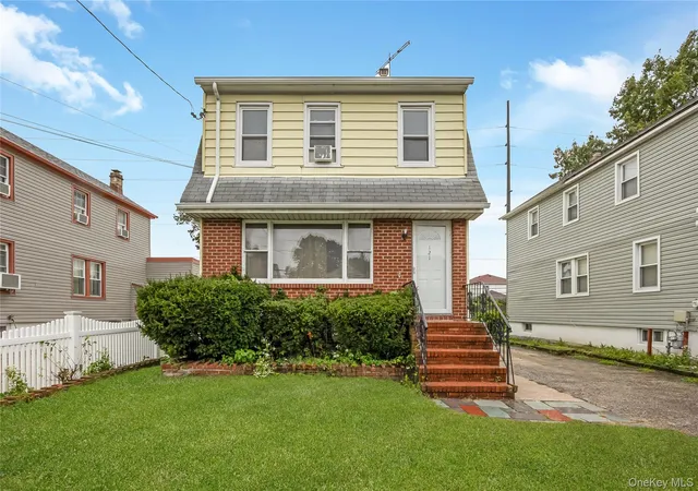 Single family home for sale at 121 Cochran Pl, Hempstead, NY 11581 | MLS# 1053795