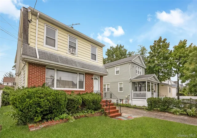 Photo 1 of Single family home for sale at 121 Cochran Pl, Hempstead, NY 11581 | MLS# 1053795 | Listing updated on 2026-10-08