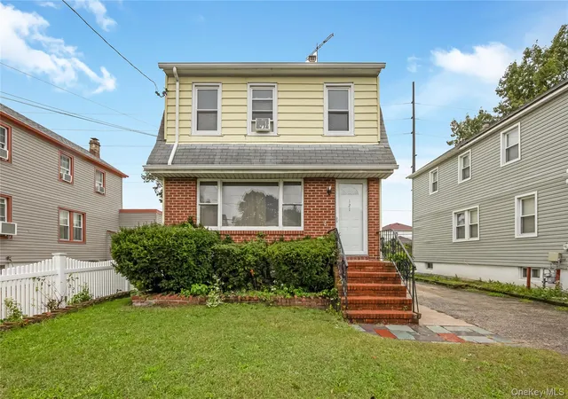 Photo 2 of Single family home for sale at 121 Cochran Pl, Hempstead, NY 11581 | MLS# 1053795 | Listing updated on 2026-10-08