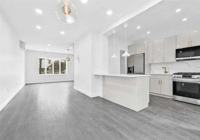 Photo 4 of Single family home for sale at 113-22 204th Street, New York, NY 11412 | MLS# 1053797 | Listing updated on 2026-10-01
