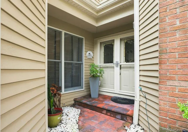 Photo 2 of Condo for sale at 23 Willow Ridge Dr, Smithtown, NY 11787 | MLS# 1053815 | Listing updated on 2026-10-04