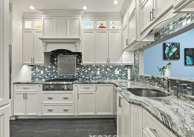 Listing Photo 4 - Condo for sale in building located at 23 Willow Ridge Dr, Smithtown, NY 11787