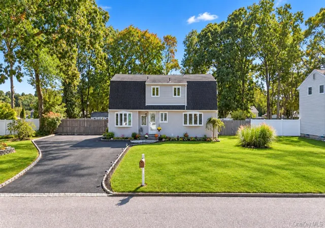 Photo 2 of Single family home for sale at 14 Hollingwood Dr, Brookhaven, NY 11727 | MLS# 1053828 | Listing updated on 2026-10-07