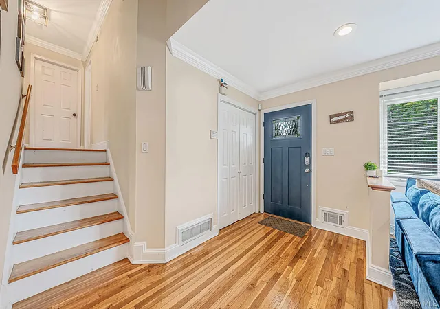 Photo 3 of Single family home for sale at 17 Marlowe Pl, Huntington, NY 11740 | MLS# 1053829 | Listing updated on 2026-10-01
