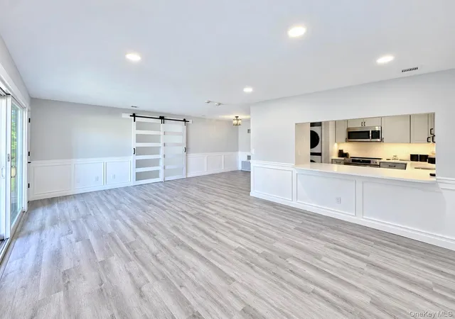 Listing Photo 5 - Condo for sale in building located at 162 Cambridge Dr, Babylon, NY 11726