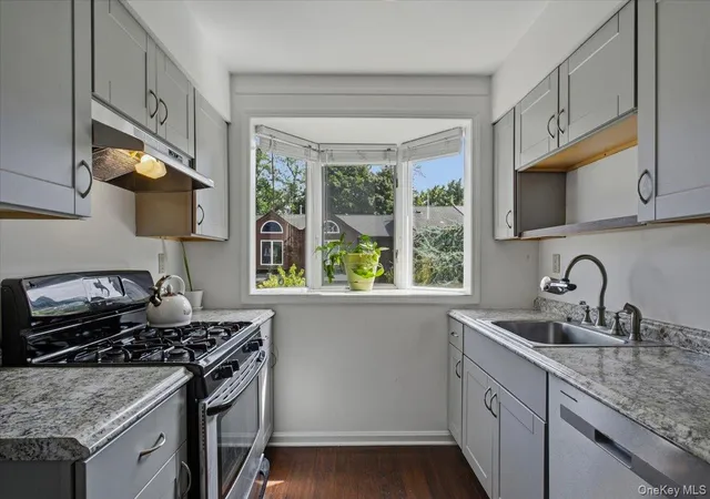 Photo 2 of Single family home for sale at 13 Knoll View, Ossining, NY 10562 | MLS# 1053845 | Listing updated on 2026-10-04