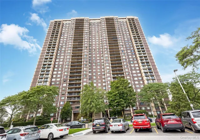 Condo for sale at 269-10 Grand Central Pkwy #4U, New York, NY 11005 | MLS# 1053847