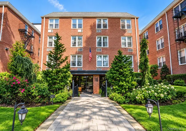 Condo for sale at 16 Main St #1Q, Hempstead, NY 11518 | MLS# 1053859