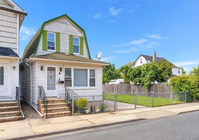 Photo 1 of Single family home for sale at 33 Claridge Ave, Hempstead, NY 11003 | MLS# 1053863 | Listing updated on 2026-09-24