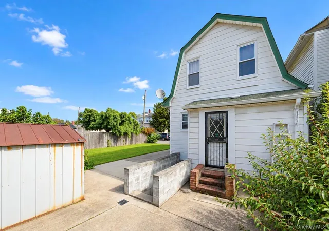 Photo 4 of Single family home for sale at 33 Claridge Ave, Hempstead, NY 11003 | MLS# 1053863 | Listing updated on 2026-09-24